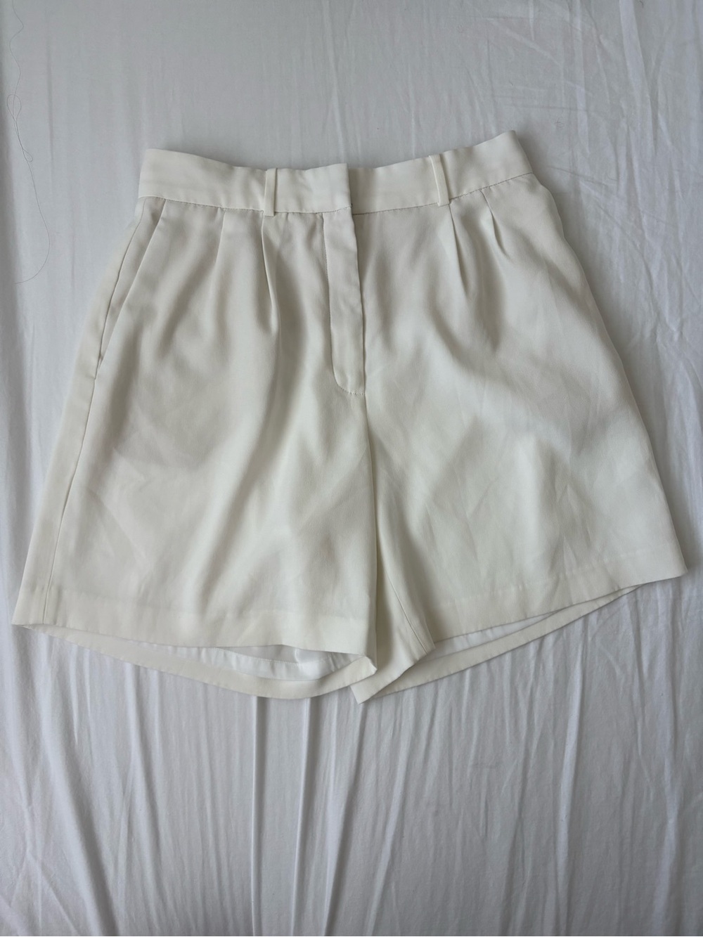 Aritzia Babaton Effortless Shorts